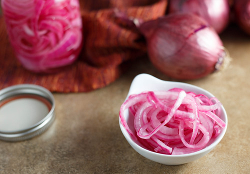 Red-onions-in-dish