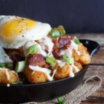 breakfast totchos (tater tot nachos)