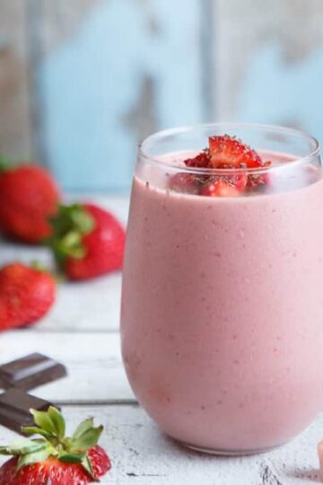 Dark Chocolate Strawberry Breakfast Smoothie