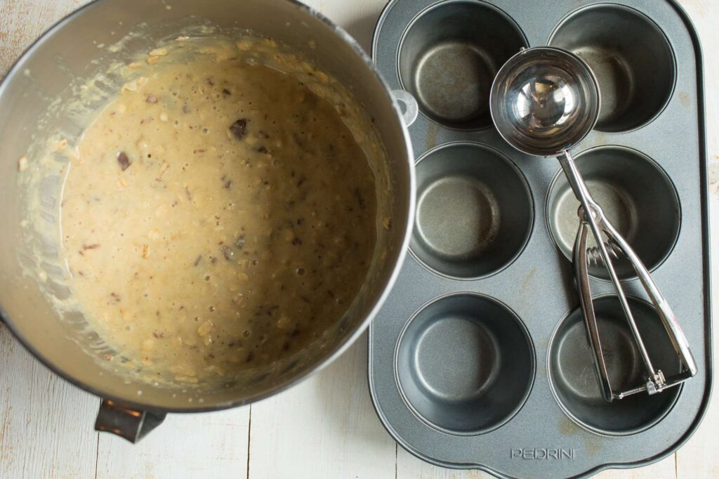 banana oat muffin batter