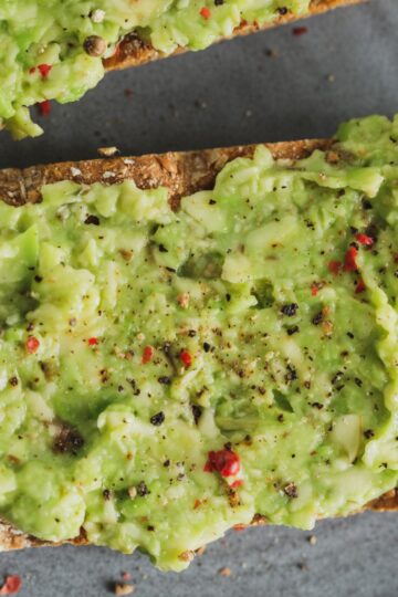 Smashed Avocado Toast with Dukkah and Pickled Onions 8 smashed avocado toast